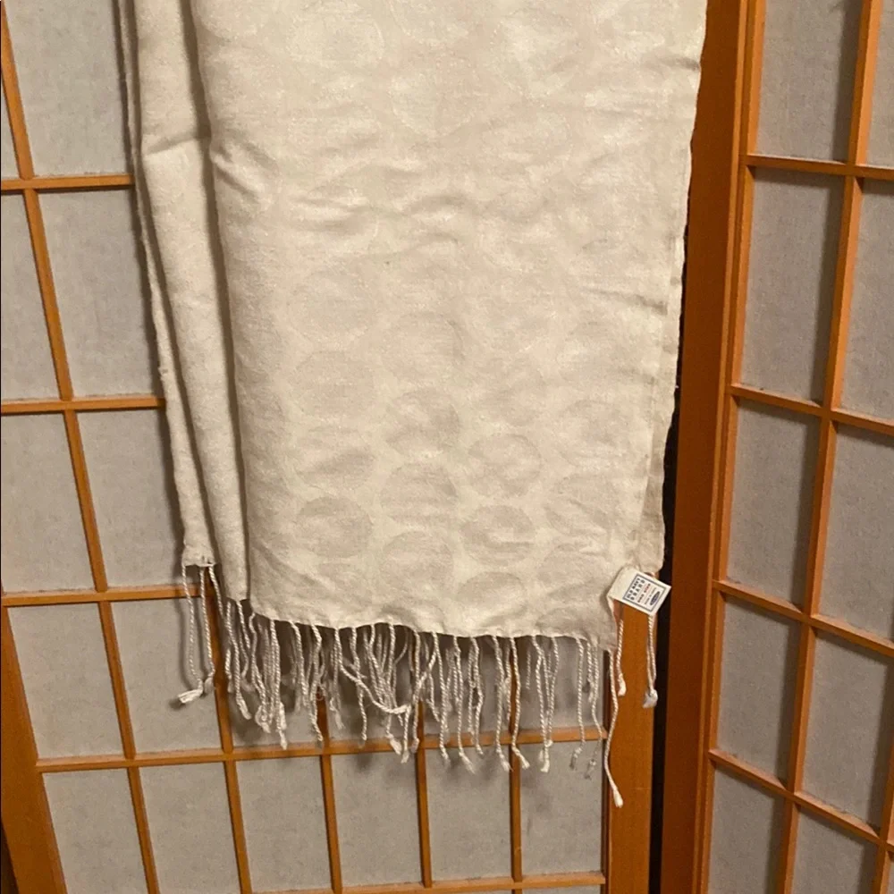 Old Navy Light Gray Scarf Wrap with fringe